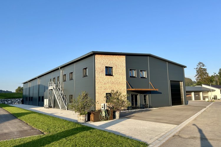 Die neu gebaute Produktionshalle der Firma Robin in Grünenbach